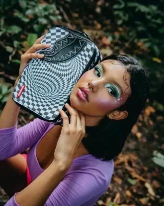 ARTICOLE DE TOALETĂ TRIPPY CHECK, ȘI PUNGĂ DE BANI