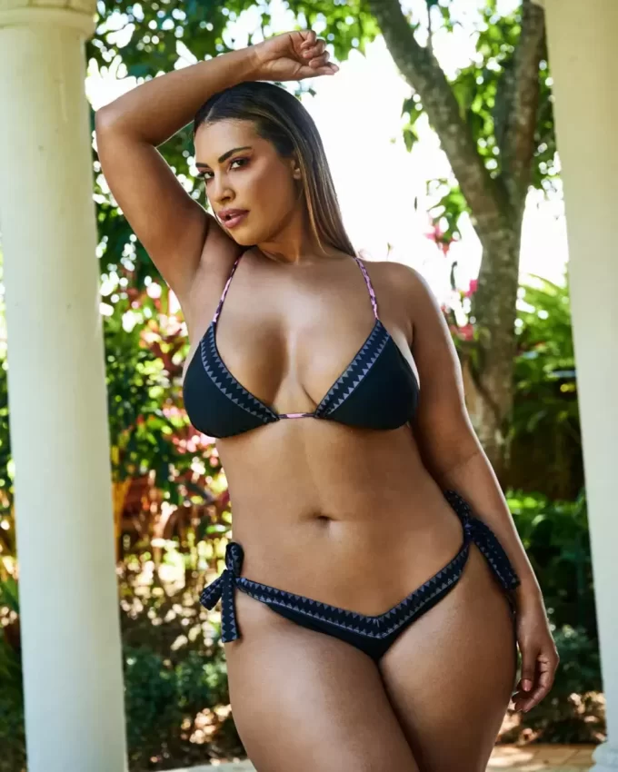 BIKINI DE NOAPTE A BANILOR BIKINI DE NOAPTE A BANILOR