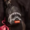 BRELOC RUCSAC LIGHTS STING SHARKS IN PARIS