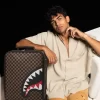 BUZUNAR EXTERIOR CU FERMOAR AURIT, BAGAJ DE MÂNĂ SHARKS IN PARIS JETSETTER BUZUNAR EXTERIOR CU FERMOAR AURIT, BAGAJ DE MÂNĂ SHARKS IN PARIS JETSETTER