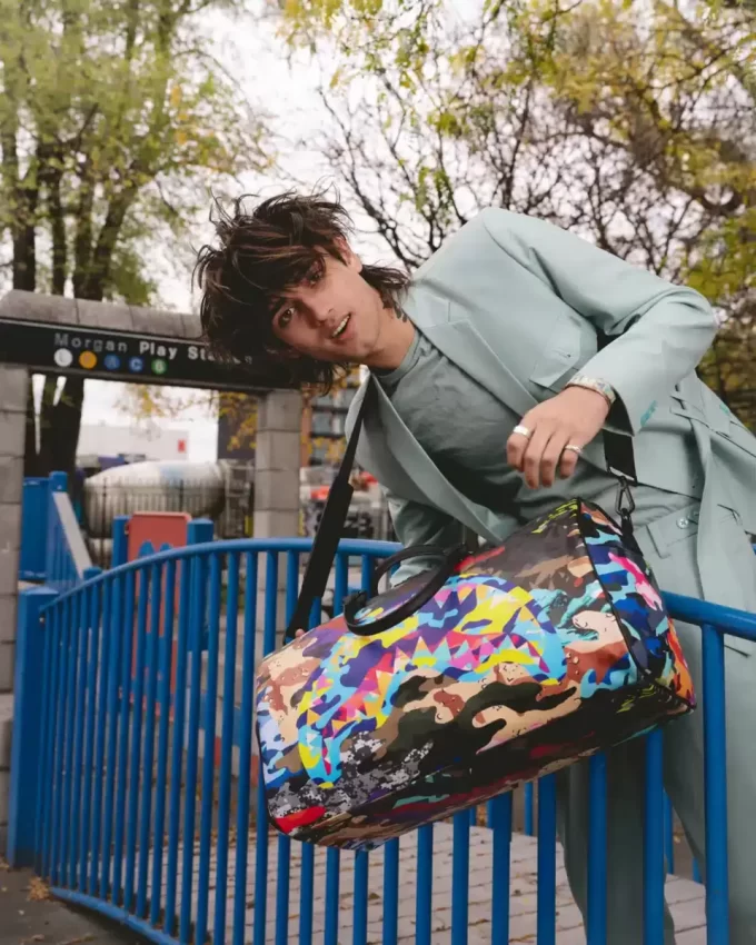 DUFFLE CAMO TĂIAT ȘI CUBULEȚE DUFFLE CAMO TĂIAT ȘI CUBULEȚE