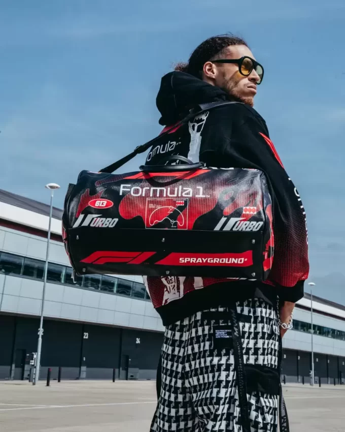 FORMULA 1 DUFFLE AMENINȚĂTOARE FORMULA 1 DUFFLE AMENINȚĂTOARE