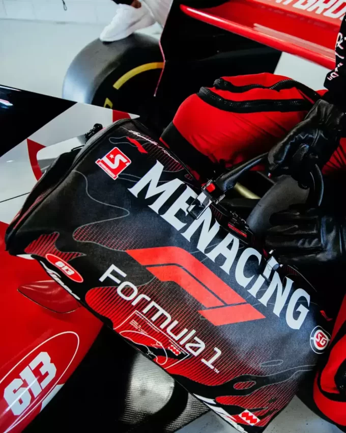 FORMULA 1 DUFFLE AMENINȚĂTOARE FORMULA 1 DUFFLE AMENINȚĂTOARE