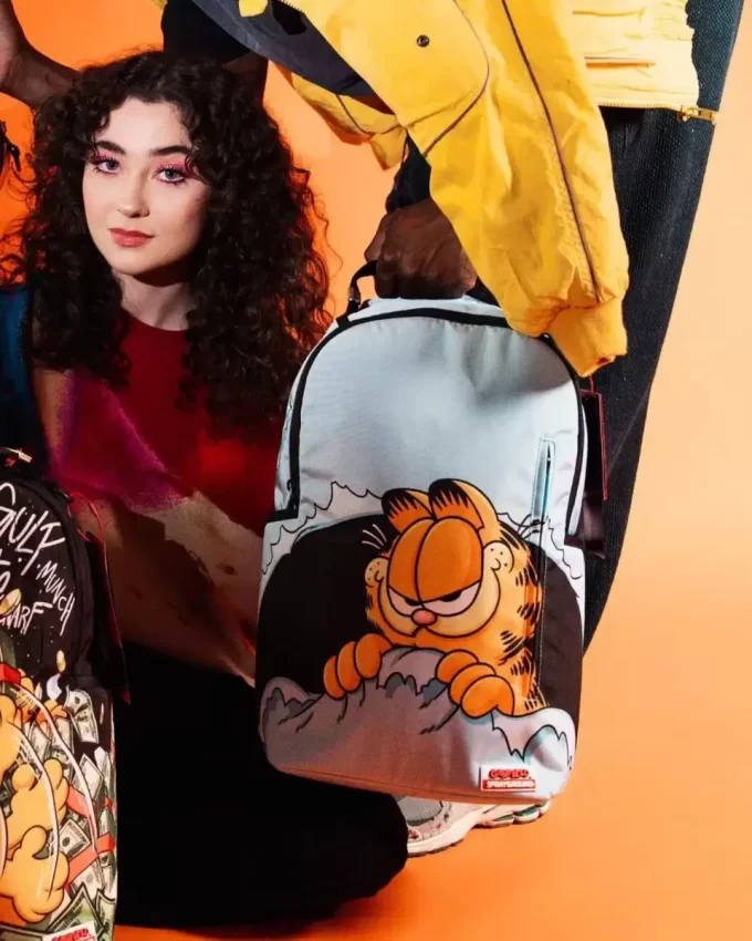 GARFIELD BĂIATUL RĂU PENTRU CĂ A FĂCUT RUCSACUL SHARKMOUTH DLXSR GARFIELD BĂIATUL RĂU PENTRU CĂ A FĂCUT RUCSACUL SHARKMOUTH DLXSR