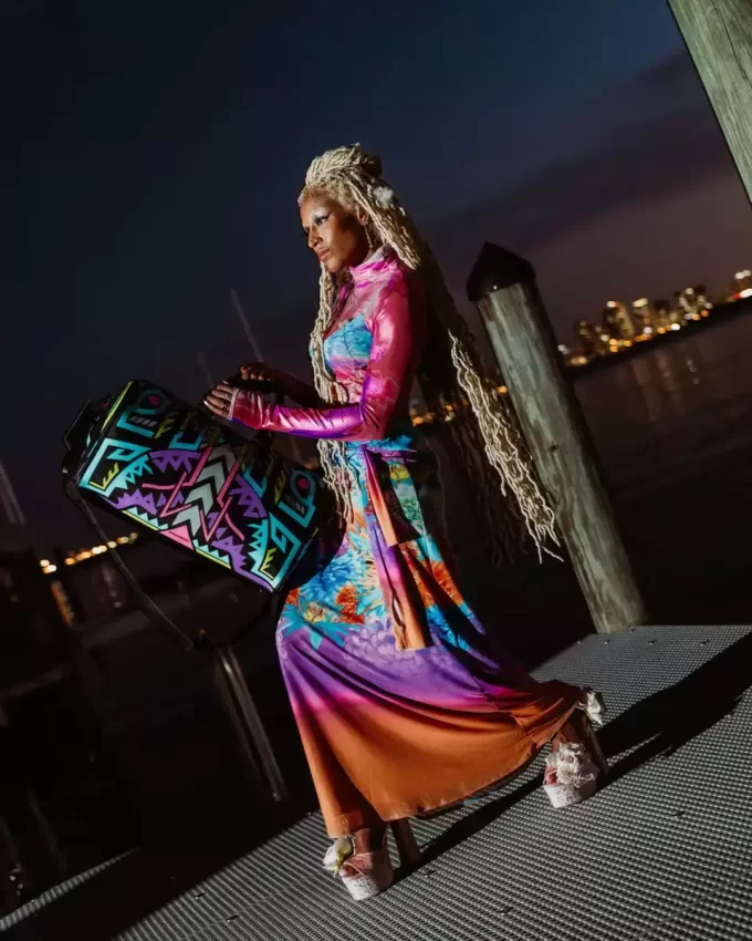 GEANTĂ A.I. PATH TO THE FUTURE III – COLABORARE SANDFLOWER (STRĂLUCEȘTE ÎN ÎNTUNERIC) GEANTĂ A.I. PATH TO THE FUTURE III – COLABORARE SANDFLOWER (STRĂLUCEȘTE ÎN ÎNTUNERIC)