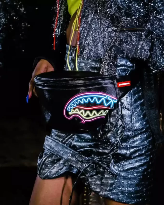 Geantă Crossbody SHARKS IN PARIS GLOW SAVVY
