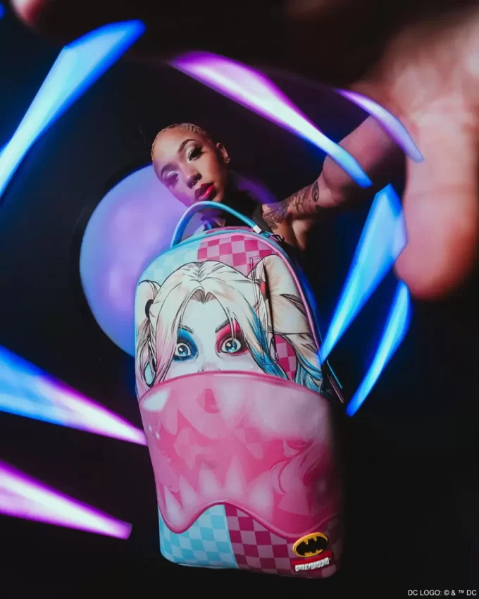 HARLEY QUINN BUBBLE GUM SHARK HARLEY QUINN BUBBLE GUM SHARK