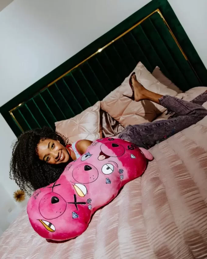 Jucărie/pernă de pluș Moneybear triplu roz Jucărie/pernă de pluș Moneybear triplu roz