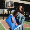 KEITH HARING GEANTĂ ARTISTICĂ MAREA POȘETĂ ALBASTRĂ KEITH HARING GEANTĂ ARTISTICĂ MAREA POȘETĂ ALBASTRĂ