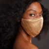 MASCA DE FAȚĂ VEGANĂ DIN PIELE CU MODEL DE BANI DE AUR