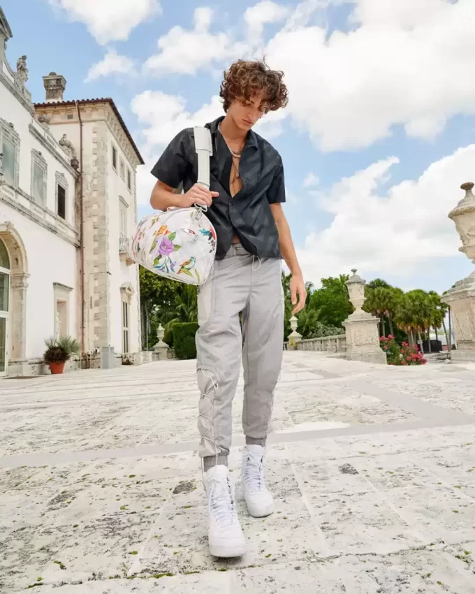 ÎN GRĂDINĂ DUFFLE ÎN GRĂDINĂ DUFFLE