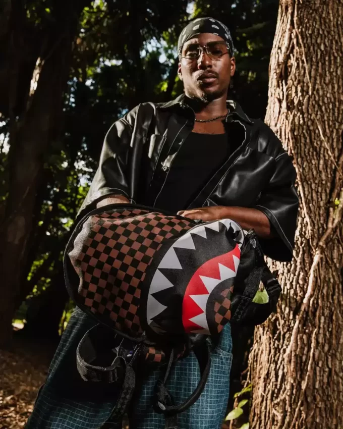 NU SE POATE!!! UN RUCSAC REVERSIBIL – VELUR MOV PENTRU UN RUCSAC OG SHARKS IN PARIS NU SE POATE!!! UN RUCSAC REVERSIBIL – VELUR MOV PENTRU UN RUCSAC OG SHARKS IN PARIS