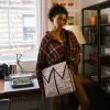 OFICIAL BASQUIAT FĂRĂ TITLU (FLORICELE DE PORUMB CU BRÂNZĂ) 1983 SLING MESSENGER OFICIAL BASQUIAT FĂRĂ TITLU (FLORICELE DE PORUMB CU BRÂNZĂ) 1983 SLING MESSENGER