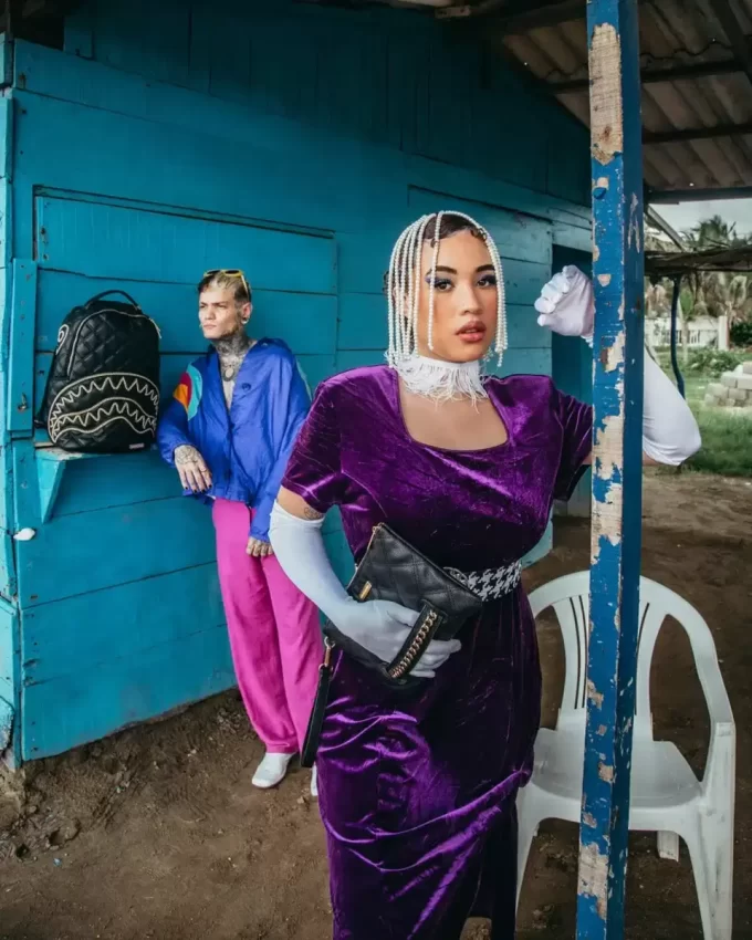 PULSOR DE MÂNĂ NOIR QUILT CU LANȚ DE AUR ȘI FORMĂ SHARK PULSOR DE MÂNĂ NOIR QUILT CU LANȚ DE AUR ȘI FORMĂ SHARK