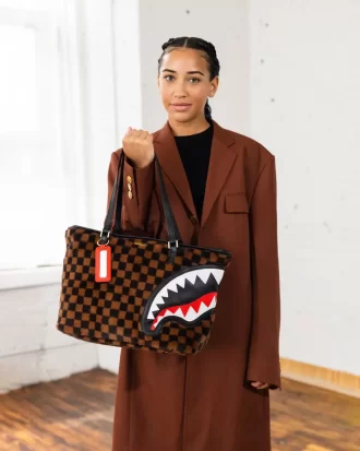 PUNGĂ FURRR SHARKS IN PARIS