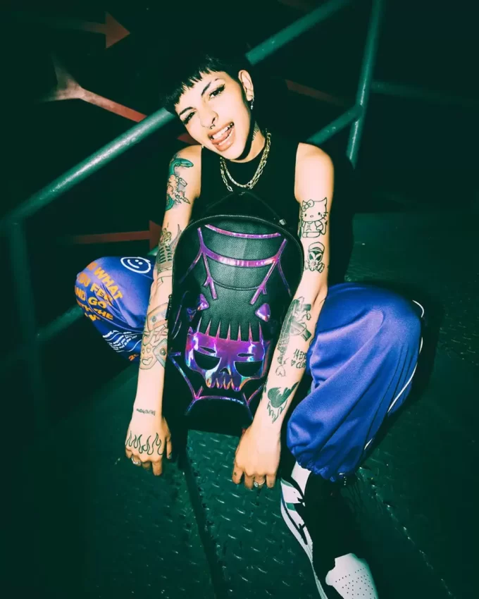 RUCSAC CAZZU IRIDESCENT CUT & SEW CU CRANI DE PĂIANJEN ȘI RECHIN (DLXV) RUCSAC CAZZU IRIDESCENT CUT & SEW CU CRANI DE PĂIANJEN ȘI RECHIN (DLXV)