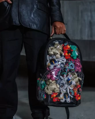 RUCSAC CU URȘI VERITABILI ÎNDEPĂRTAȚI ÎN ACEASTĂ GEANTĂ