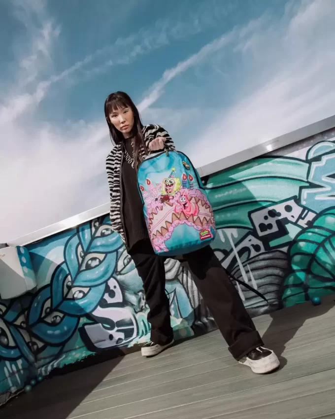 Rucsac DLXSR pentru a 25-a aniversare a lui SpongeBob Rucsac DLXSR pentru a 25-a aniversare a lui SpongeBob