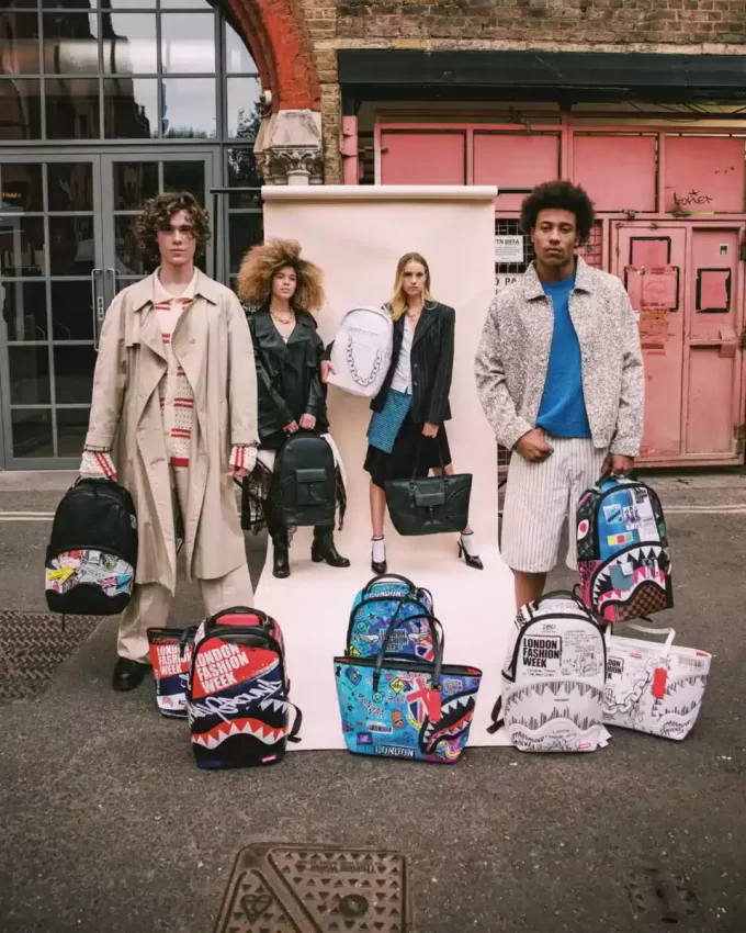 SĂPTĂMÂNA MODEI DE LA LONDRA THE STRAND TOTE SĂPTĂMÂNA MODEI DE LA LONDRA THE STRAND TOTE