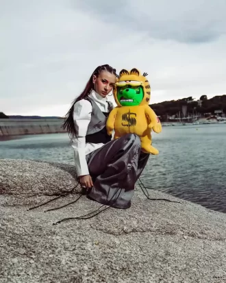 RUCSAC GARFIELD MONEYBEAR CU URSULEȚ DE PLUȘ