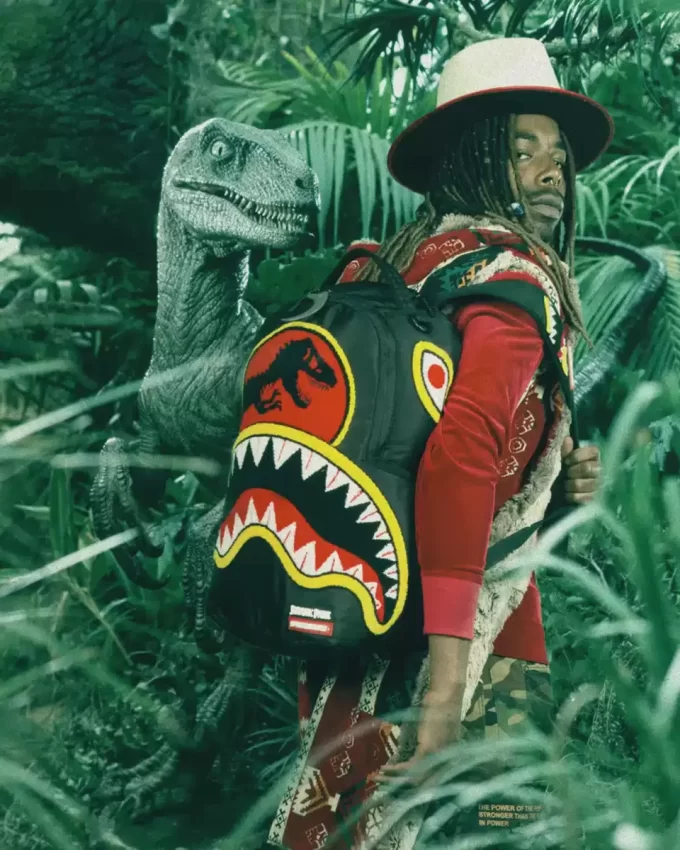 RUCSAC JURASSIC PARK SHARK „RECHIN CHENILLE” (DLXR) RUCSAC JURASSIC PARK SHARK „RECHIN CHENILLE” (DLXR)