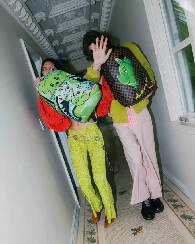 RUCSAC MONEY BEAR ADÂNC ÎN GÂNDURI RUCSAC MONEY BEAR ADÂNC ÎN GÂNDURI