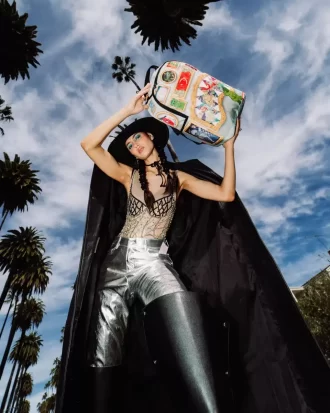 RUCSAC MONEYBEAR CRITICĂ DE ARTĂ