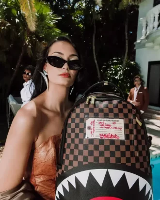 RUCSAC SHARKS IN PARIS OBIECTE PIERDUTE ȘI GĂSITE