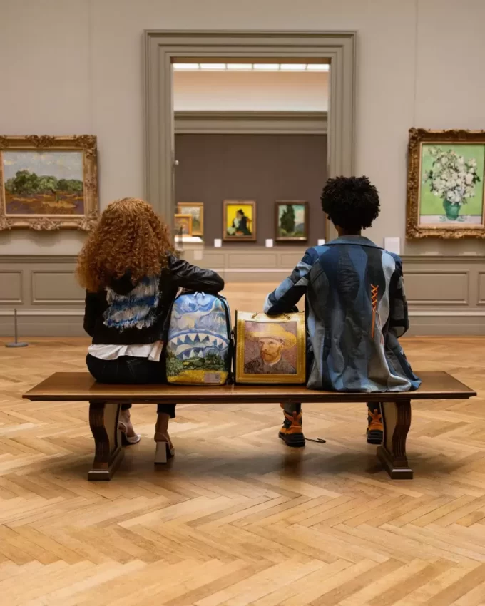 RUCSACUL MET VAN GOGH CÂMP DE GRÂU CU CHIPORAȘI RUCSACUL MET VAN GOGH CÂMP DE GRÂU CU CHIPORAȘI