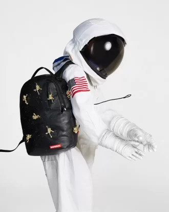RUCSACUL PIERDUT ÎN SPAȚIU (10 ASTRONAUȚI 3D DIN METAL AURIT)