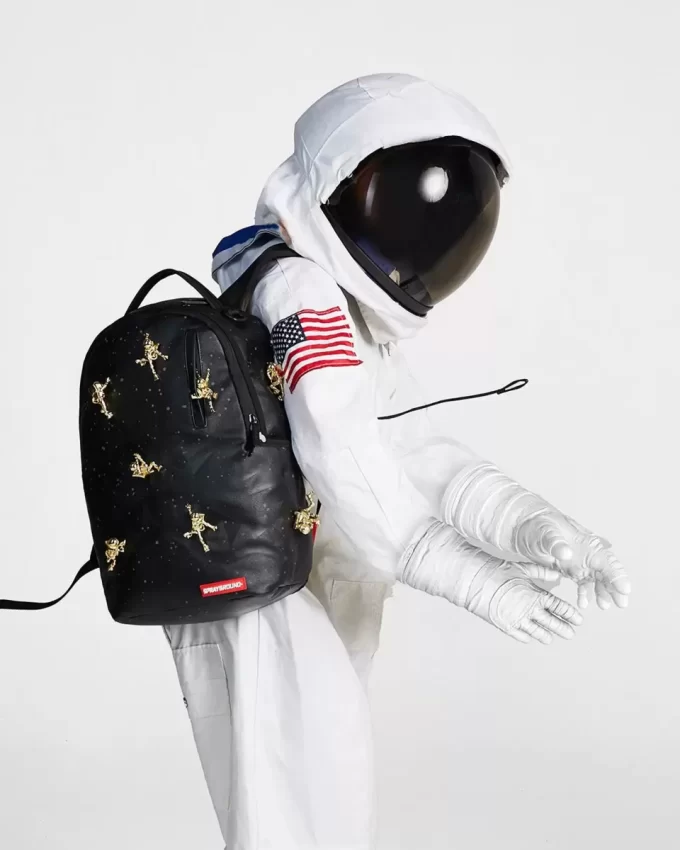 RUCSACUL PIERDUT ÎN SPAȚIU (10 ASTRONAUȚI 3D DIN METAL AURIT) RUCSACUL PIERDUT ÎN SPAȚIU (10 ASTRONAUȚI 3D DIN METAL AURIT)